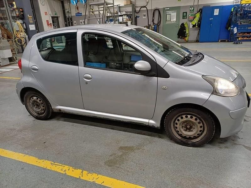 Begagnad 2008 Toyota Aygo Halvkombi | 16 000 kr (Lite dyr) - Bild 1/4