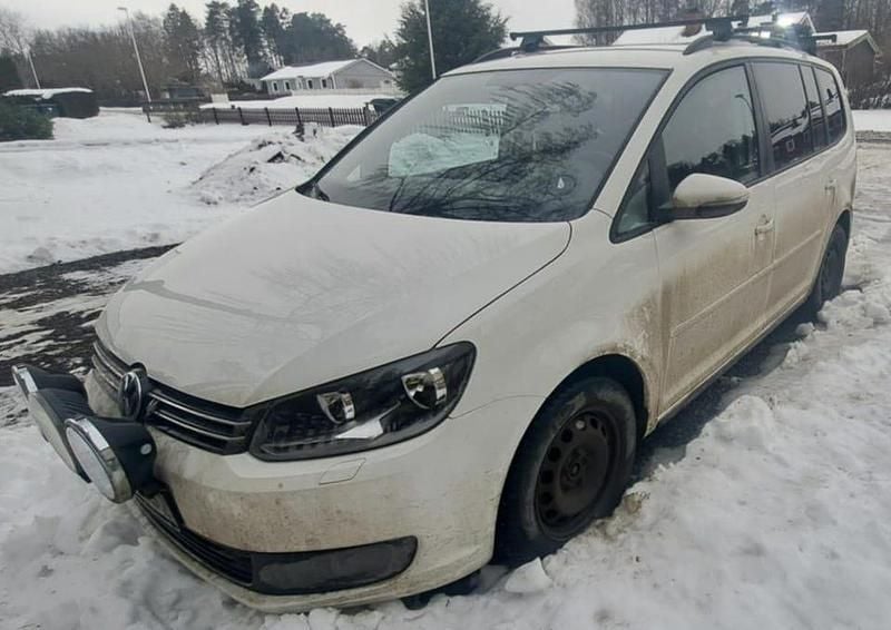 Begagnad 2013 VW Touran Minibuss | 32 000 kr (Superpris) - Bild 1/1