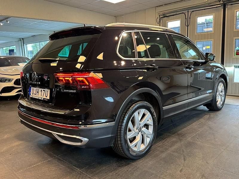 Begagnad VW Tiguan Elegance 245 HK (180 kW) 2021 Svart SUV