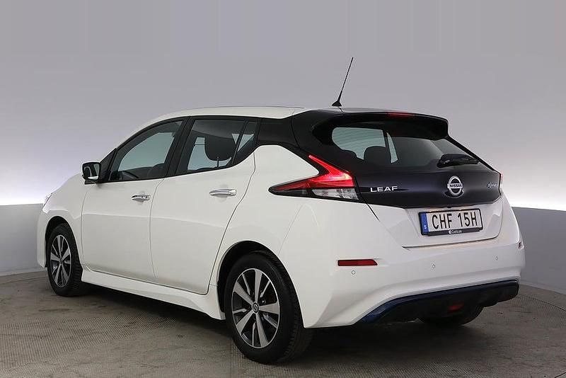 Begagnad Nissan Leaf Acenta 110 kW (150 HK) 2021 Vit Halvkombi