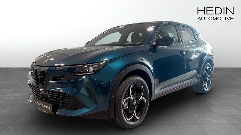 Grå (grey) Ny 2024 Alfa Romeo Junior Edizione Speciale Halvkombi | 393 800 kr (Marknadspris) - Bild 1/4