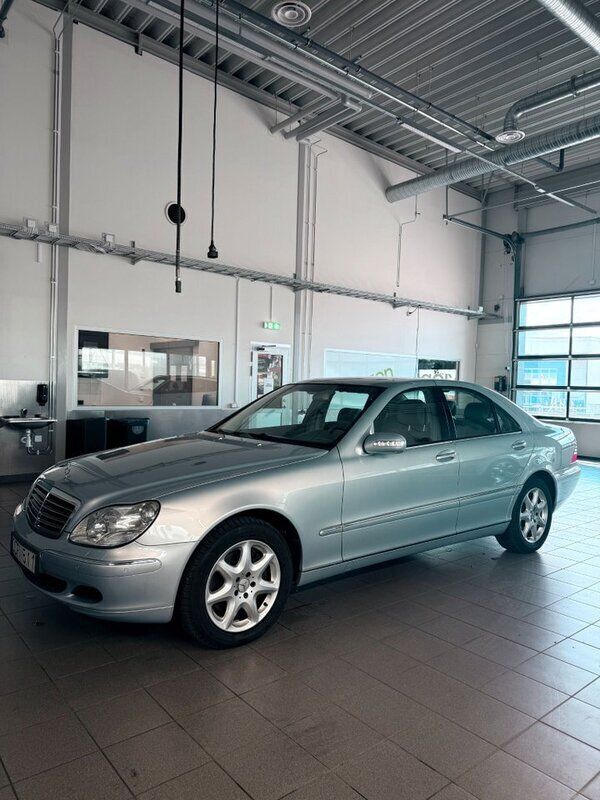 Silver Begagnad 2003 Mercedes S500 Sedan | 79 900 kr - Bild 1/4