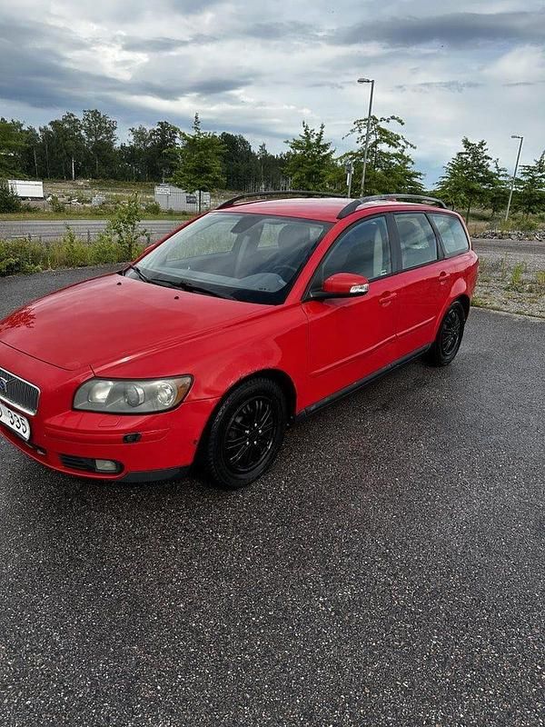 Röd Begagnad 2007 Volvo V50 Momentum Kombi | 24 900 kr (Marknadspris) - Bild 1/4