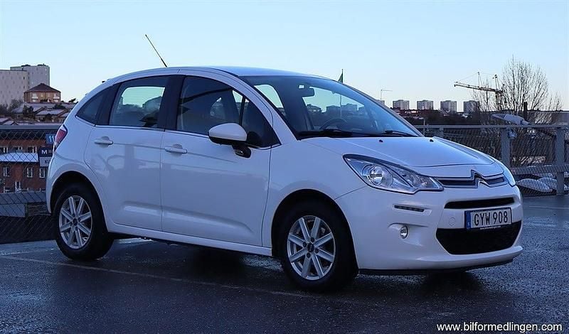 Vit Begagnad 2016 Citroën C3 PureTech Halvkombi | 92 900 kr (Marknadspris) - Bild 1/4
