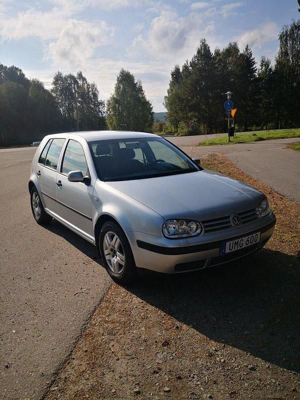 Silver Begagnad 2004 VW Golf IV Halvkombi | 11 500 kr (Superpris) - Bild 1/4