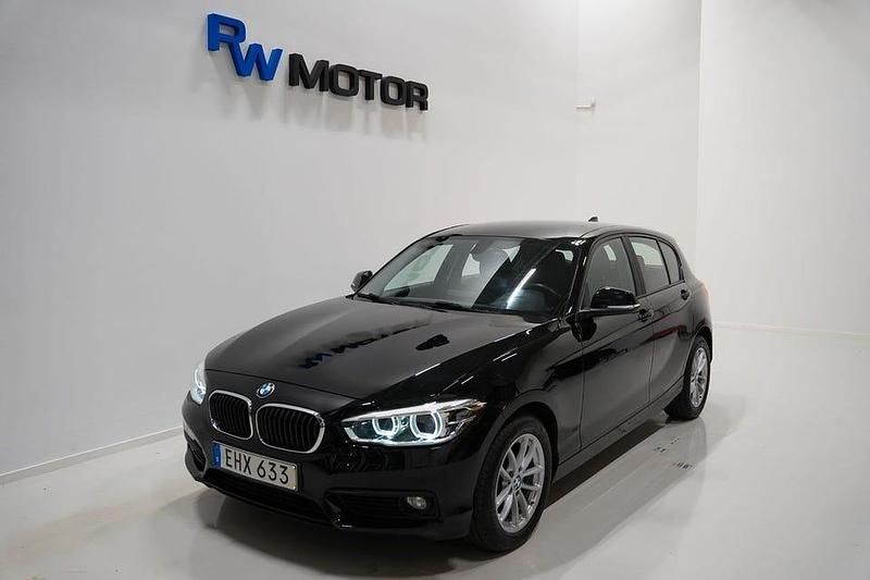 Begagnad BMW 118 Advantage 136 HK (100 kW) 2016 Svart Halvkombi