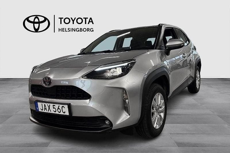 Silver Begagnad 2024 Toyota Yaris Cross Active SUV | 274 900 kr (Marknadspris) - Bild 1/4