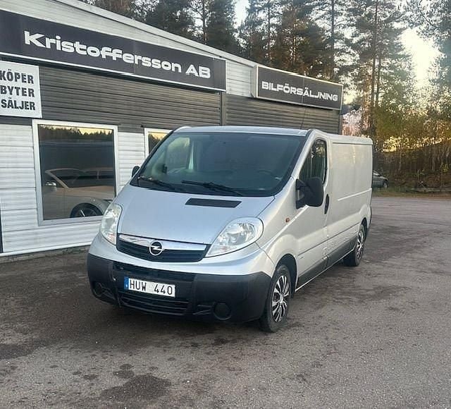 Begagnad Opel Vivaro 114 HK (83 kW) 2009 Silver Minibuss
