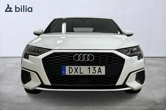 Begagnad Audi A3 Proline 151 HK (111 kW) 2023 Vit Sedan