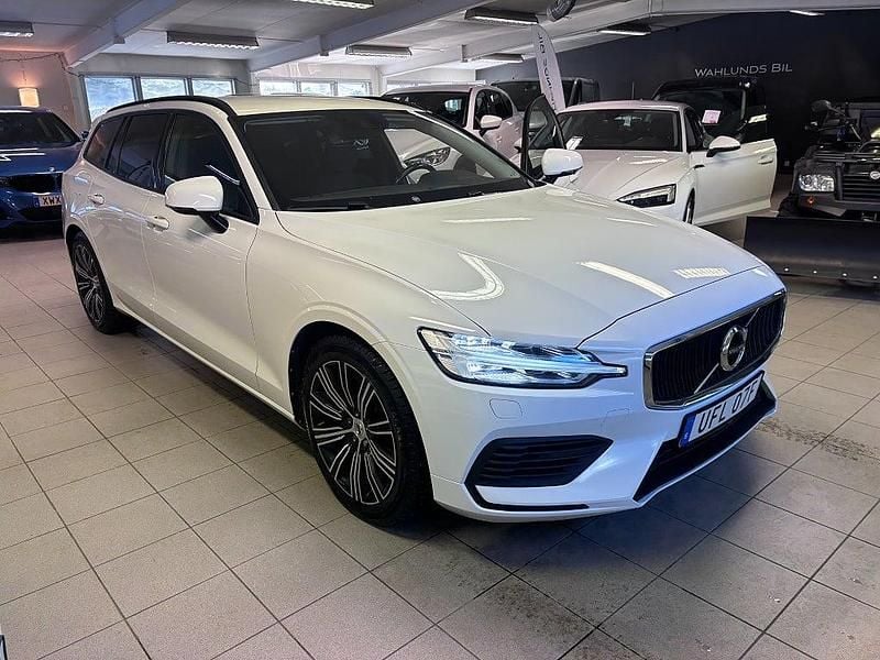 Begagnad Volvo V60 Momentum 253 HK (186 kW) 2020 Vit Kombi