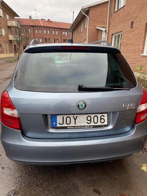 Grå Begagnad 2008 Skoda Fabia Kombi | 17 000 kr (Superpris) - Bild 1/4