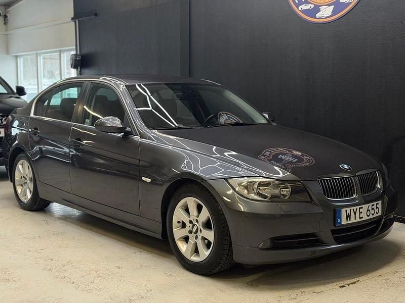 Begagnad BMW 325 Advantage 218 HK (160 kW) 2005 Grå Sedan