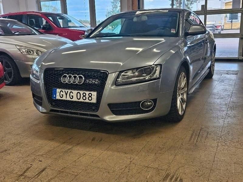Mörkgrå Begagnad 2008 Audi A5 Comfort Sportkupé | 74 900 kr (Marknadspris) - Bild 1/4