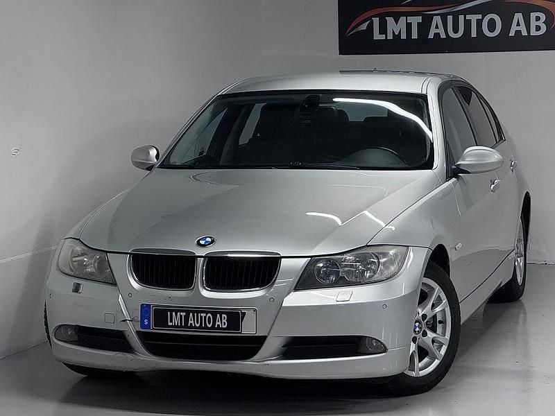 Grå Begagnad 2008 BMW 320 Advantage Sedan | 49 900 kr (Marknadspris) - Bild 1/4