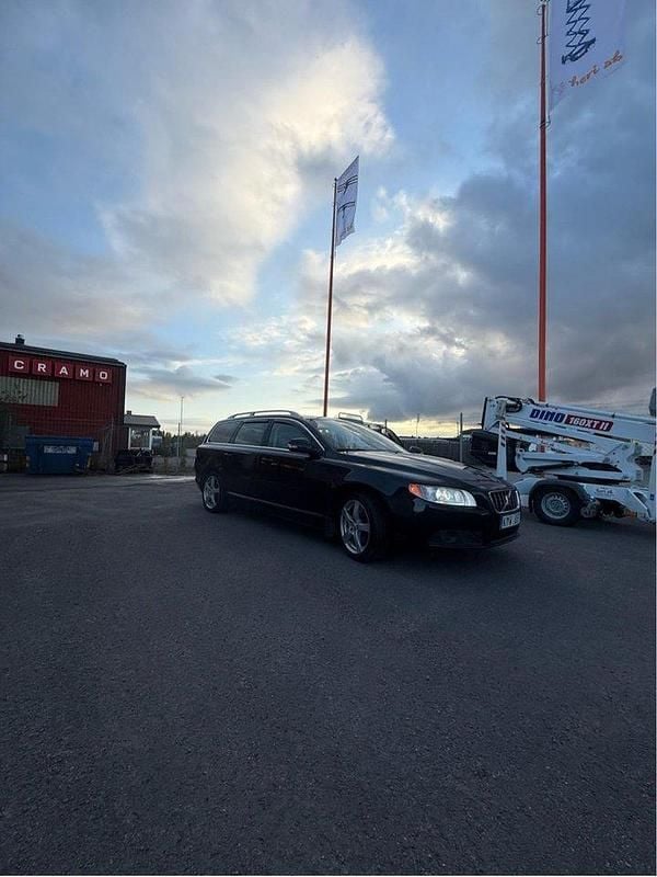 Svart Begagnad 2009 Volvo V70 Summum Kombi | 64 000 kr (Superpris) - Bild 1/4