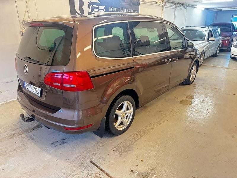 Begagnad VW Sharan 140 HK (102 kW) 2011 Brun Minibuss