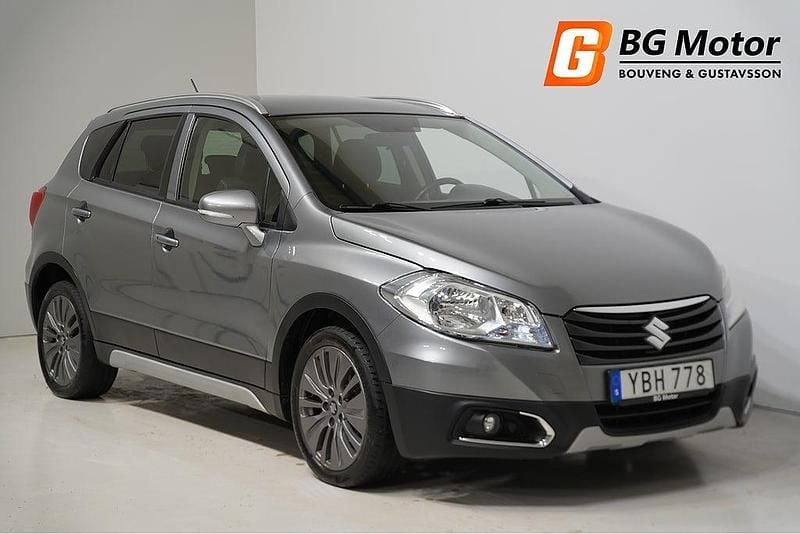 Grå metallic Begagnad 2015 Suzuki SX4 Kombi | 89 700 kr (Marknadspris) - Bild 1/4