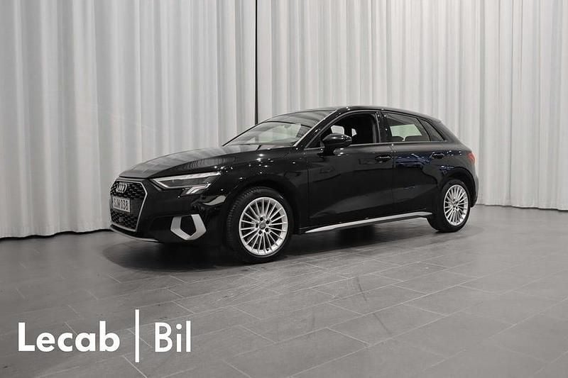 Brilliantsvart Begagnad 2021 Audi A3 Proline Sedan | 204 500 kr (Marknadspris) - Bild 1/4