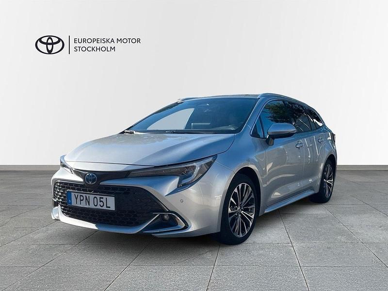 Silver Begagnad 2023 Toyota Corolla Style Kombi | 269 900 kr (Marknadspris) - Bild 1/3