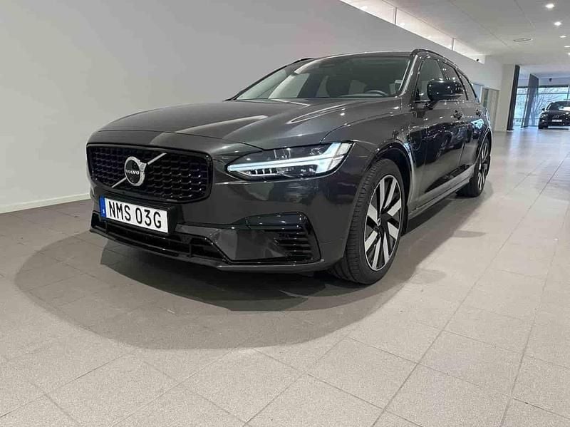 Grå Begagnad 2025 Volvo V90 Kombi | 479 500 kr (Marknadspris) - Bild 1/1