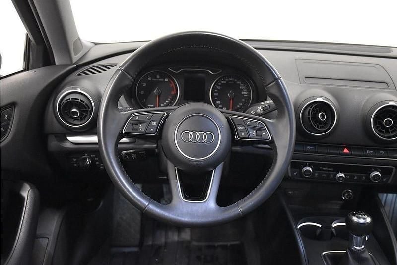 Begagnad Audi A3 Proline 150 HK (110 kW) 2020 Svart Sedan