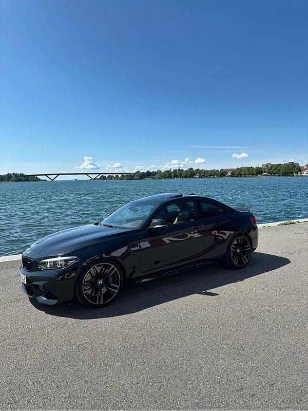 Svart Begagnad 2018 BMW M2 Sportkupé | 459 000 kr (Marknadspris) - Bild 1/4