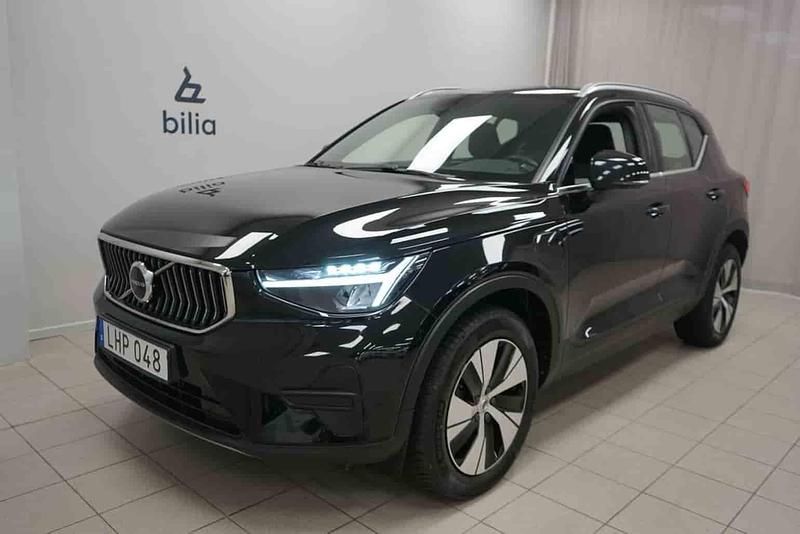 Svart Begagnad 2023 Volvo XC40 SUV | 349 900 kr - Bild 1/1