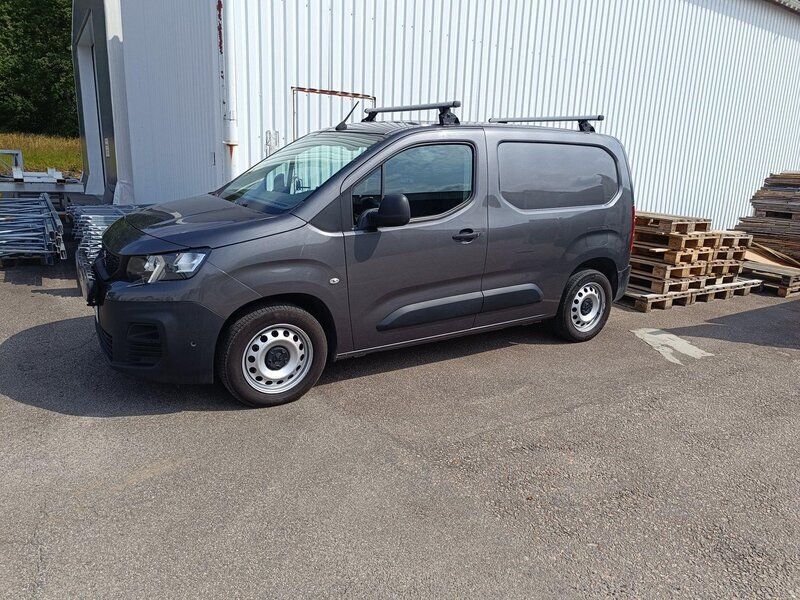 Grå Begagnad 2019 Peugeot Partner Minibuss | 89 000 kr (Superpris) - Bild 1/2