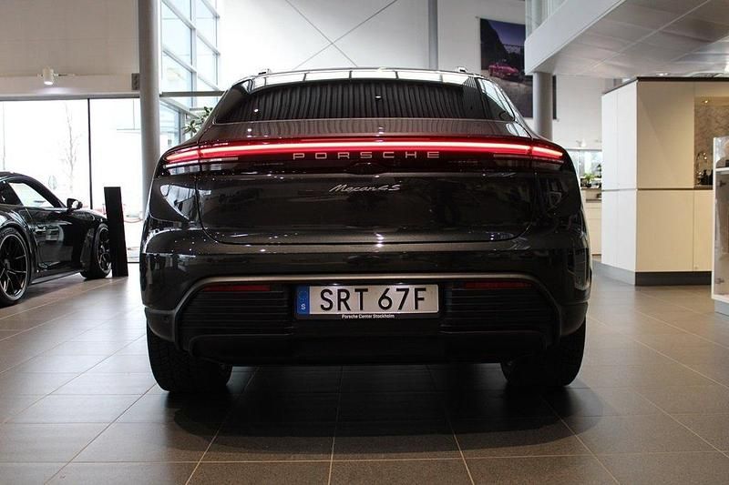 Begagnad Porsche Macan 330 kW (449 HK) 2024 Grå (volcano grey metallic) SUV