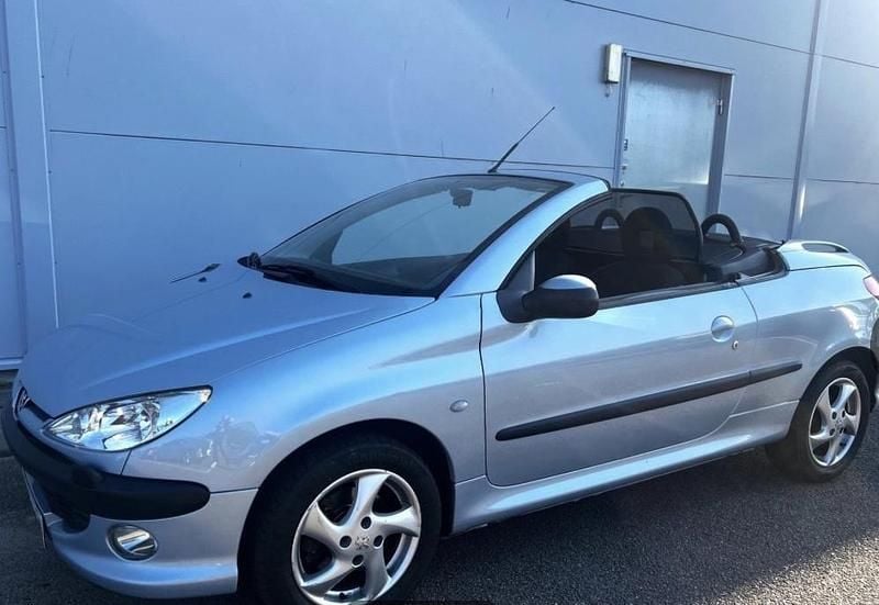 Grå Begagnad 2003 Peugeot 206 CC Cab | 20 000 kr (Bra pris) - Bild 1/2
