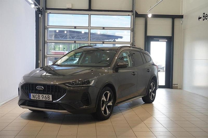 Grå Begagnad 2023 Ford Focus Active Kombi | 234 900 kr (Bra pris) - Bild 1/4
