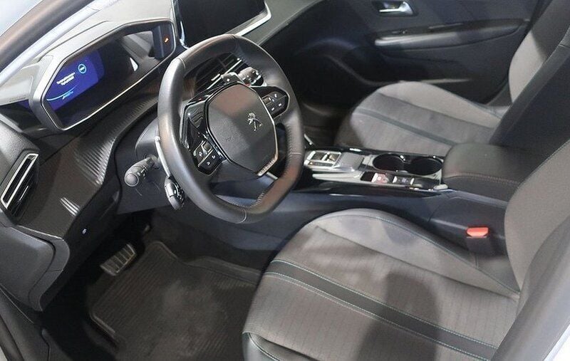 Begagnad Peugeot 208 Allure 102 HK (75 kW) 2022 Vit Halvkombi
