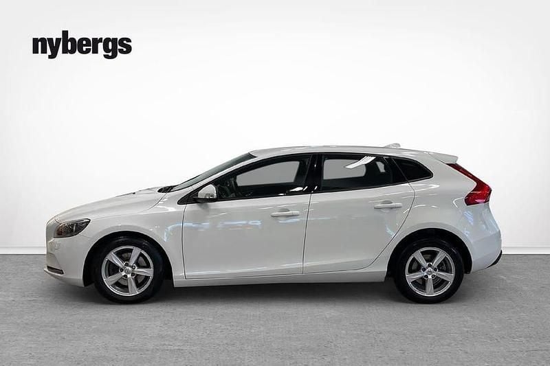 Begagnad Volvo V40 Business Edition 124 HK (91 kW) 2017 Vit