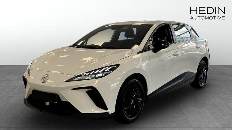 Vit (white) Begagnad 2023 MG MG4 EV Halvkombi | 259 900 kr - Bild 1/4