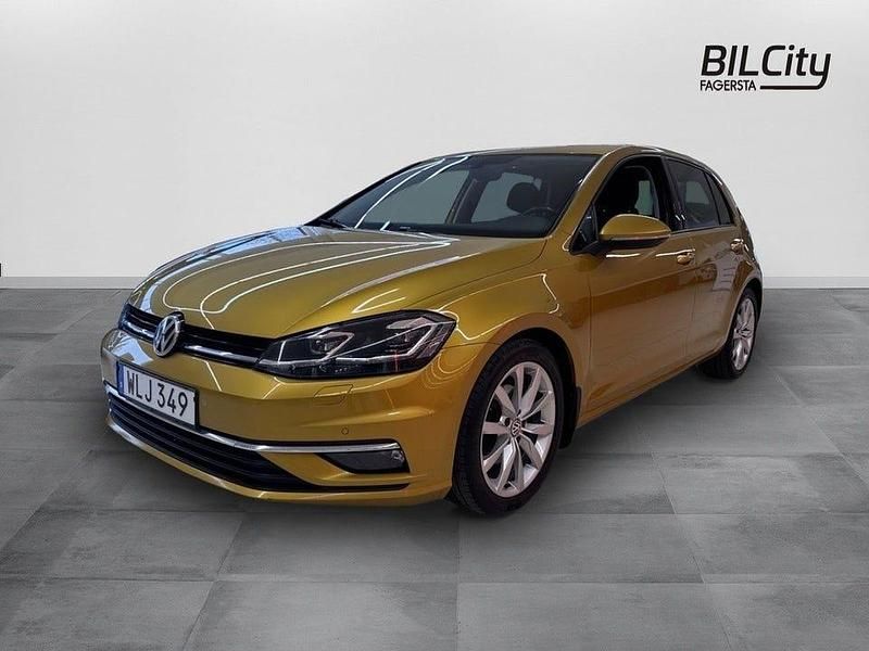 Gul Begagnad 2017 VW Golf VII GT Halvkombi | 174 900 kr (Marknadspris) - Bild 1/4