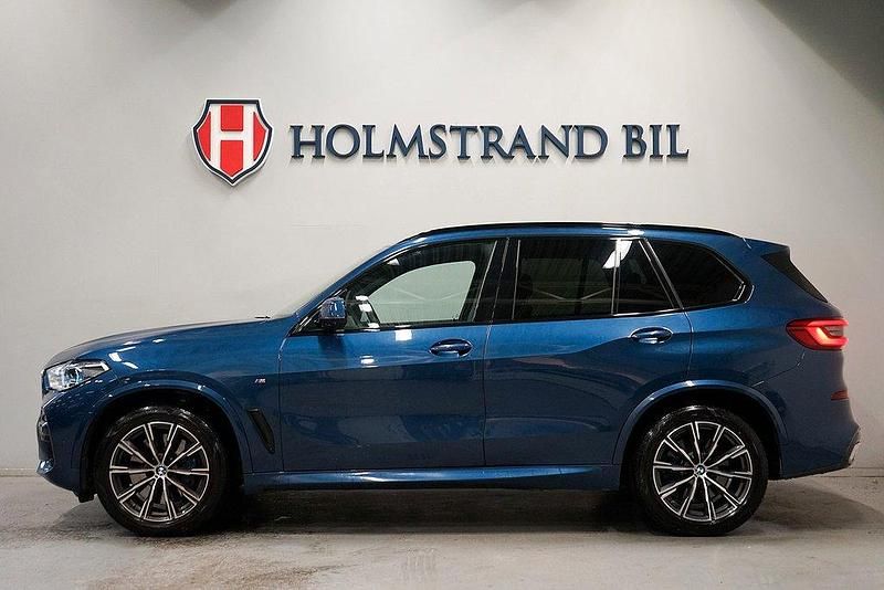Blå Begagnad 2019 BMW X5 M Sport SUV | 519 900 kr (Marknadspris) - Bild 1/4