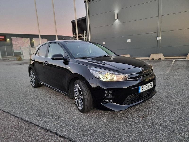 Begagnad Kia Rio GT-Line 120 HK (88 kW) 2020 Svart Halvkombi