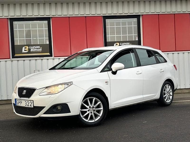 Vit Begagnad 2011 Seat Ibiza ST Style Kombi | 39 900 kr (Marknadspris) - Bild 1/4