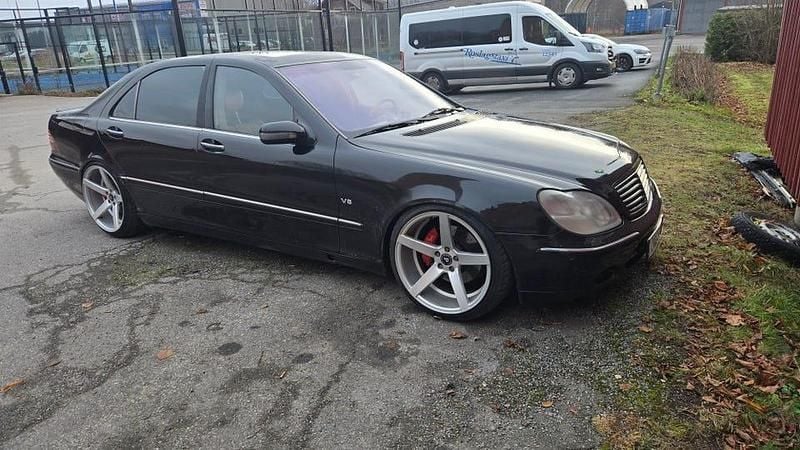 Begagnad 1999 Mercedes S500L Sedan | 42 000 kr - Bild 1/4