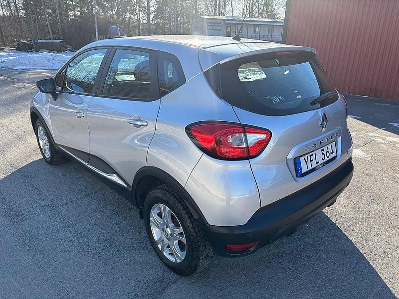 Begagnad Renault Captur 90 HK (66 kW) 2016 Silver SUV