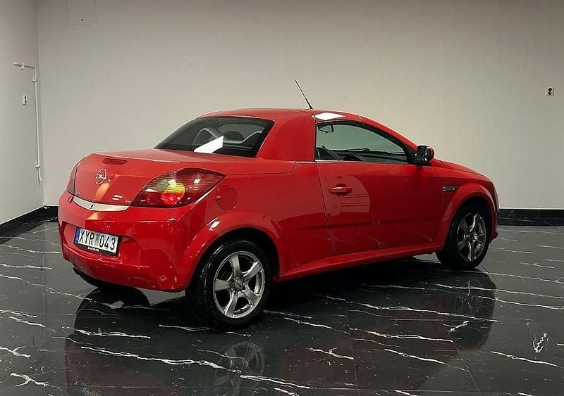 Begagnad Opel Tigra 90 HK (66 kW) 2006 Röd Cab