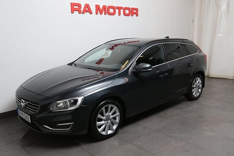 Grå Begagnad 2014 Volvo V60 Momentum Kombi | 109 800 kr (Marknadspris) - Bild 1/3