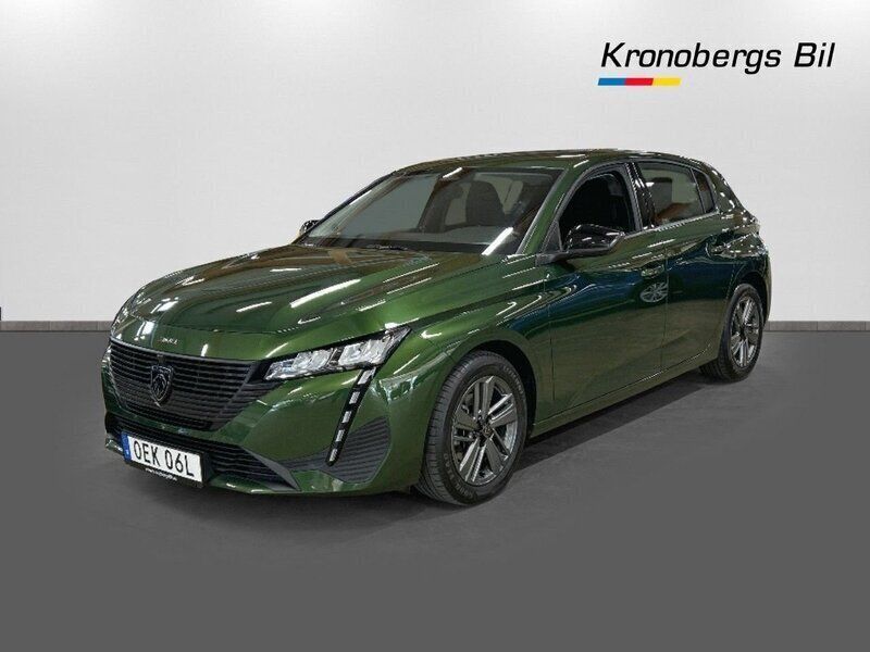 Grön (olivgrön metallic) Begagnad 2022 Peugeot 308 Active Halvkombi | 249 500 kr (Dyr) - Bild 1/4