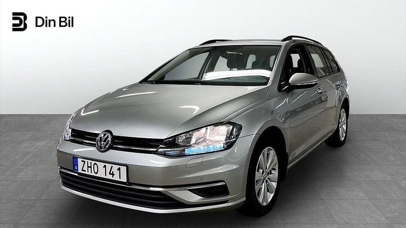 Silver (tungsten silver metallic) Begagnad 2020 VW Golf VII Edition Sedan | 204 900 kr (Marknadspris) - Bild 1/4