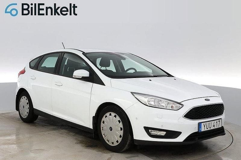 Vit Begagnad 2017 Ford Focus Trend Halvkombi | 109 900 kr (Superpris) - Bild 1/4
