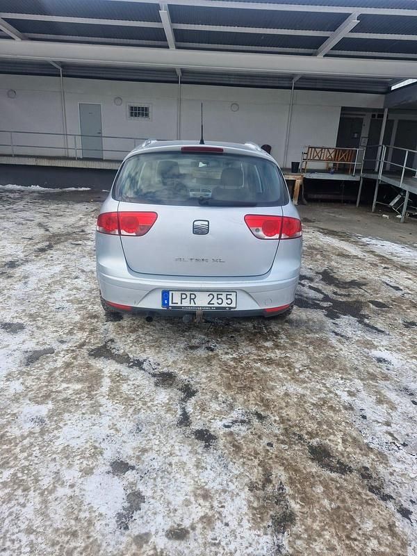 Begagnad Seat Altea XL 102 HK (75 kW) 2011 Minibuss