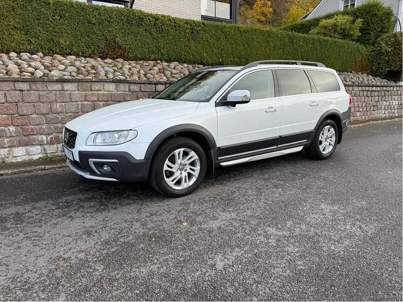 Vit Begagnad 2015 Volvo XC70 Summum Kombi | 180 000 kr (Marknadspris) - Bild 1/4