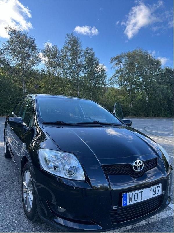 Svart Begagnad 2009 Toyota Auris Halvkombi | 40 800 kr - Bild 1/4