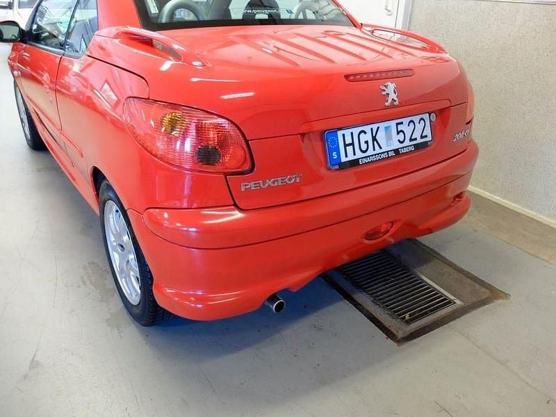 Begagnad Peugeot 206 CC 109 HK (80 kW) 2006 Röd Cab