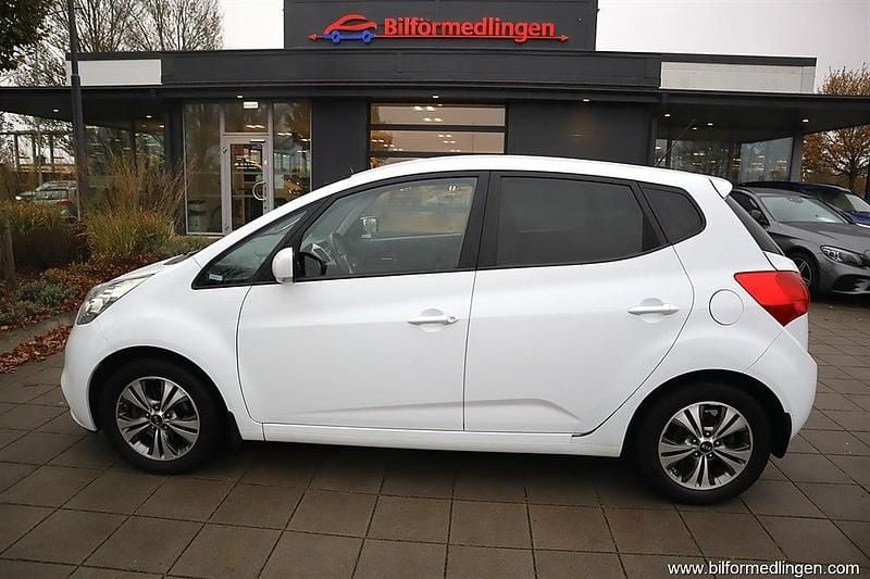 Vit samma som bilen Begagnad 2015 Kia Venga Halvkombi | 114 900 kr (Bra pris) - Bild 1/4